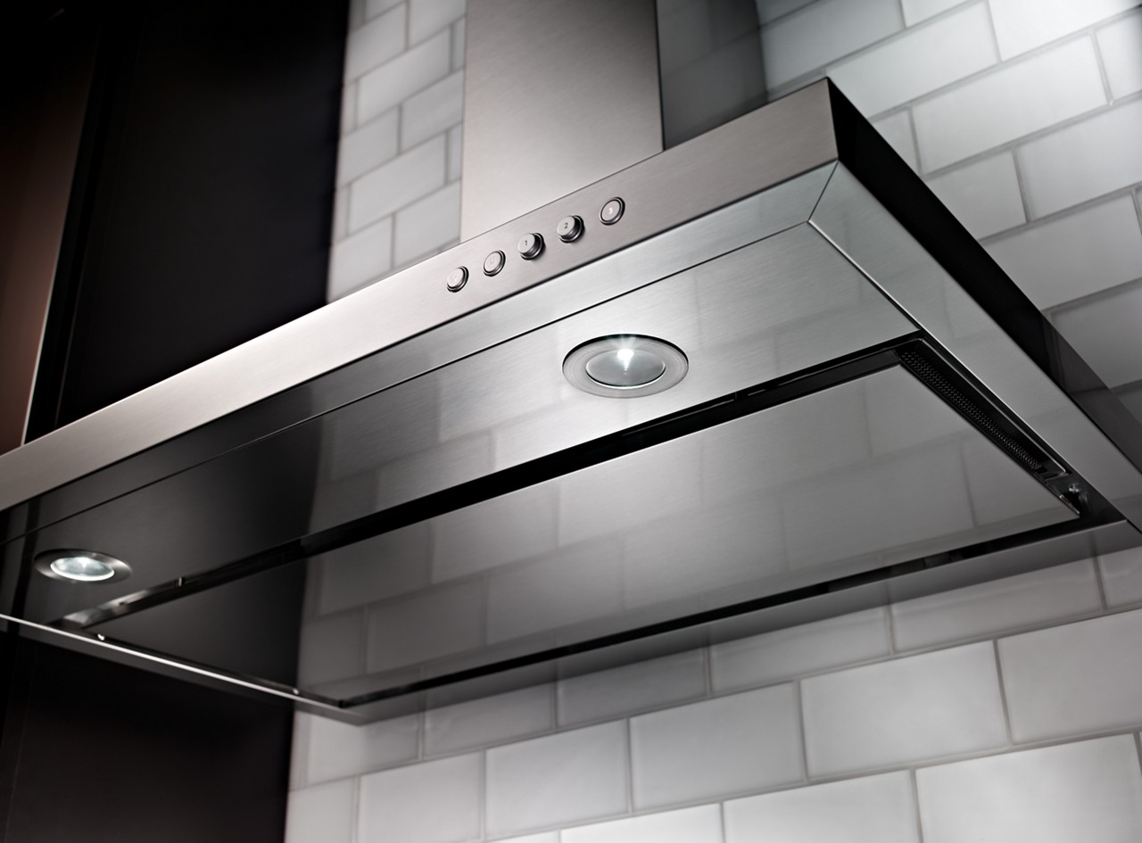 Efficient kitchen ventilation from KitchenAid.